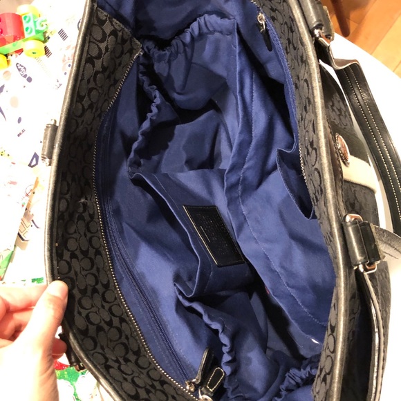 Coach Large black tote 18 inches wide 11 inches tall - Picture 4 of 4